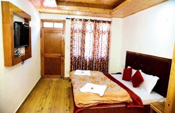 Himalayan Palace Hotel - Manali (Himachal Pradesh) — Photos 1